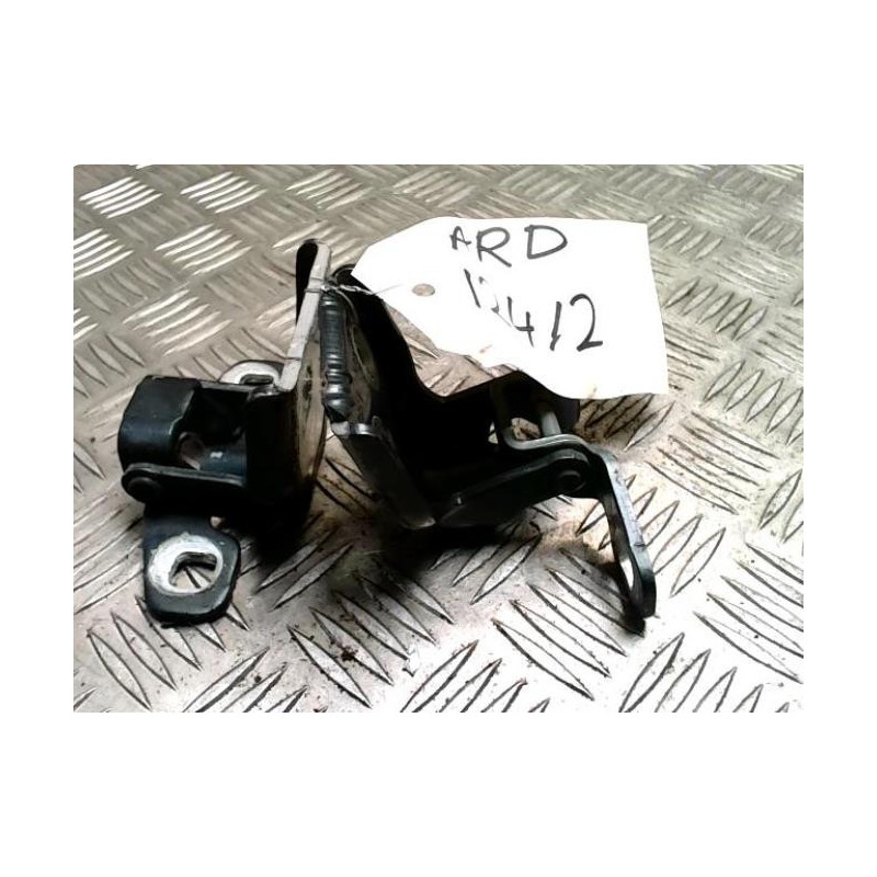 Charniere de porte arriere droit DACIA SANDERO 1 d’occasion