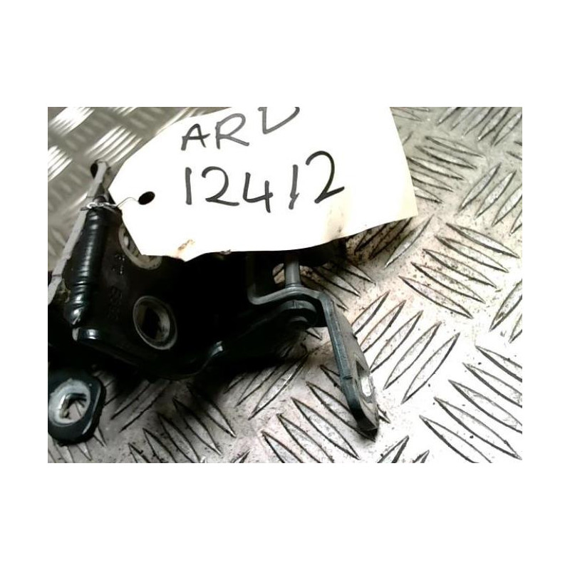 Charniere de porte arriere droit DACIA SANDERO 1 d’occasion