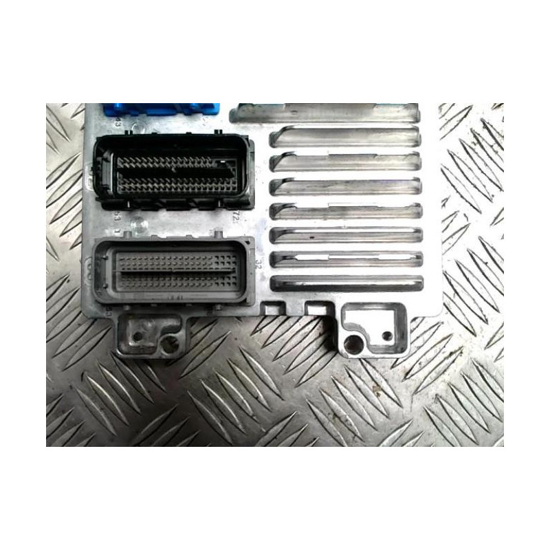 Calculateur OPEL MERIVA B PHASE 1 d’occasion