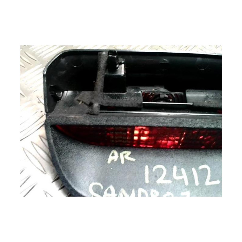 Feu arriere stop central DACIA SANDERO 1 d’occasion