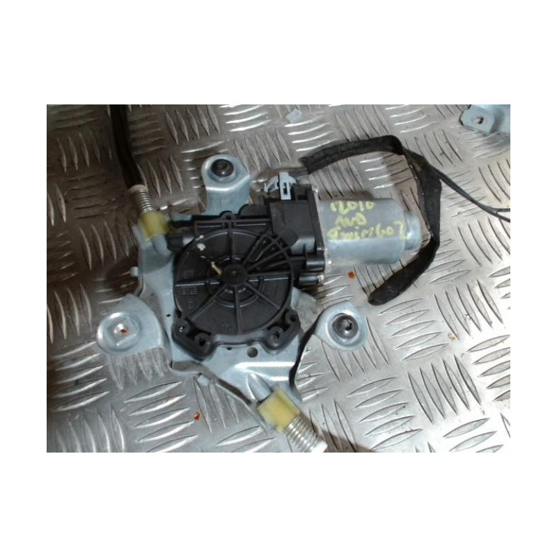 Leve vitre electrique avant droit RENAULT TWINGO 2 PHASE 1 d’occasion