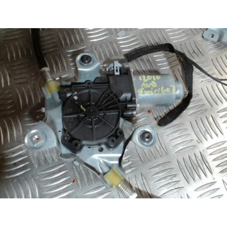 Leve vitre electrique avant droit RENAULT TWINGO 2 PHASE 1 d’occasion