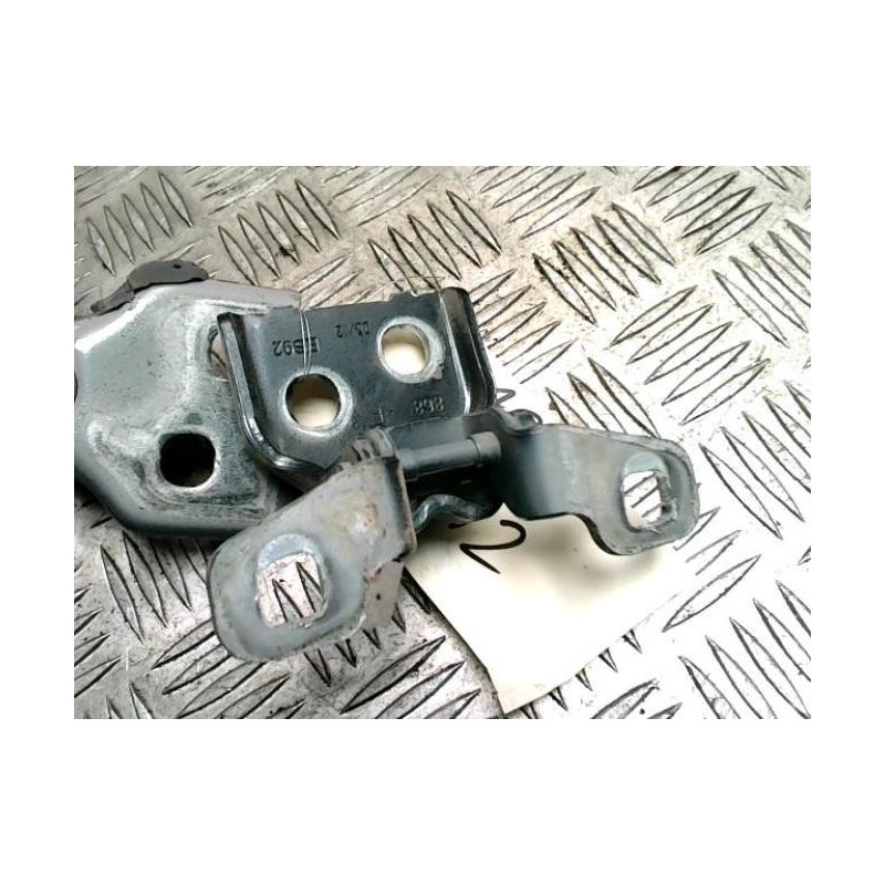 Charniere de porte arriere gauche DACIA SANDERO 1 d’occasion