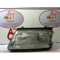 Optique avant principal gauche (feux)(phare) VOLKSWAGEN PASSAT V (3B2) d’occasion