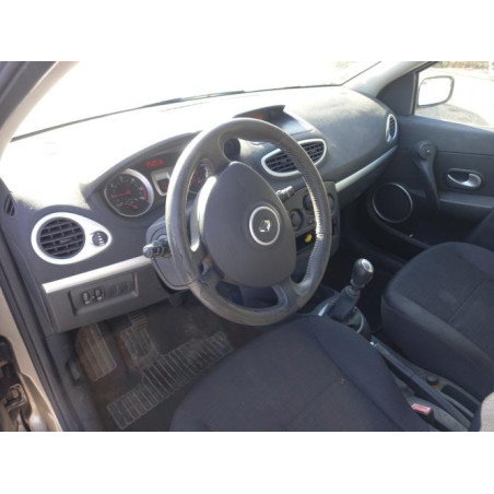 Pare boue avant gauche RENAULT CLIO 3 PHASE 1 BREAK d’occasion