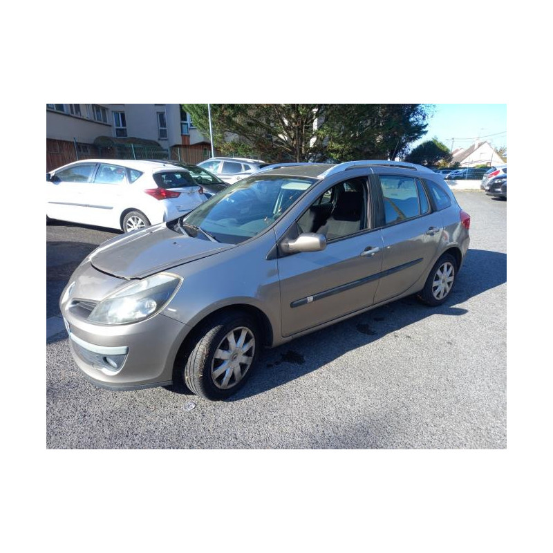Pare boue arriere droit RENAULT CLIO 3 PHASE 1 BREAK d’occasion
