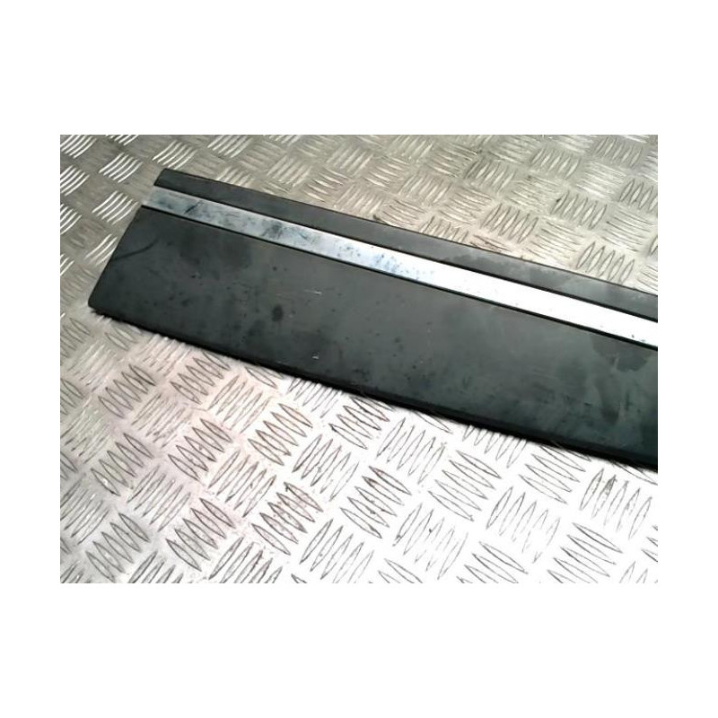 Baguette de porte avant gauche RENAULT CLIO 4 PHASE 1 d’occasion