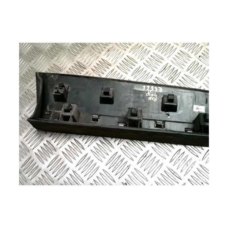 Baguette de porte avant gauche RENAULT CLIO 4 PHASE 1 d’occasion