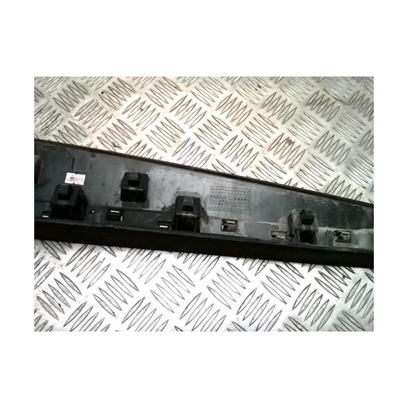 Baguette de porte avant gauche RENAULT CLIO 4 PHASE 1 d’occasion