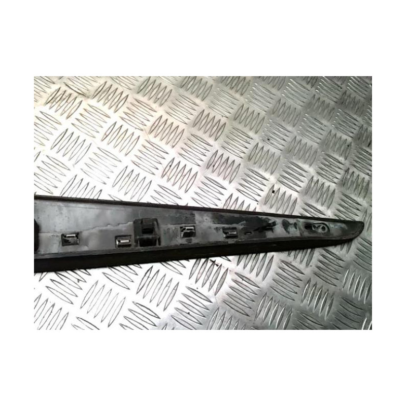 Baguette de porte avant gauche RENAULT CLIO 4 PHASE 1 d’occasion