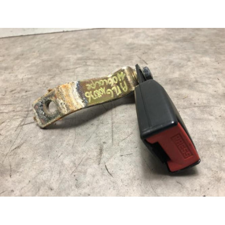 Attache ceinture arriere gauche PEUGEOT 406 COUPE d’occasion