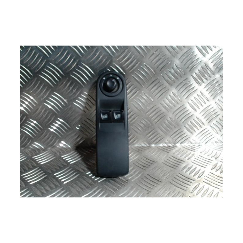 Interrupteur de leve vitre avant gauche RENAULT CLIO 4 PHASE 1 d’occasion