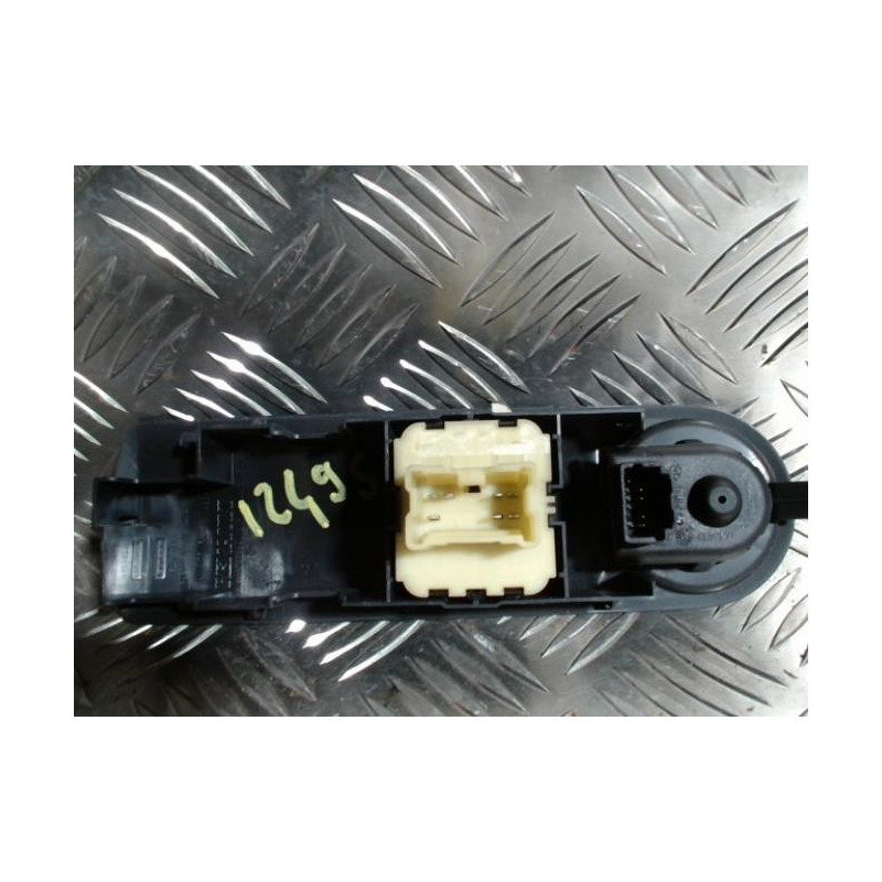Interrupteur de leve vitre avant gauche RENAULT CLIO 4 PHASE 1 d’occasion