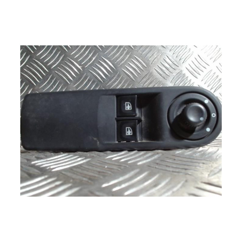 Interrupteur de leve vitre avant gauche RENAULT CLIO 4 PHASE 1 d’occasion