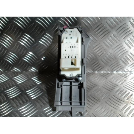 Interrupteur de leve vitre avant gauche TOYOTA YARIS 2 PHASE 2 d’occasion