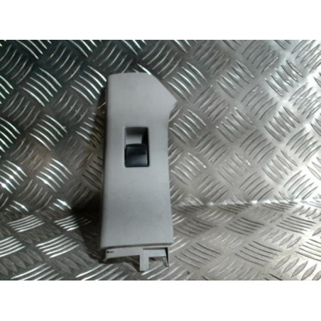 Interrupteur de leve vitre avant droit TOYOTA YARIS 2 PHASE 2 d’occasion