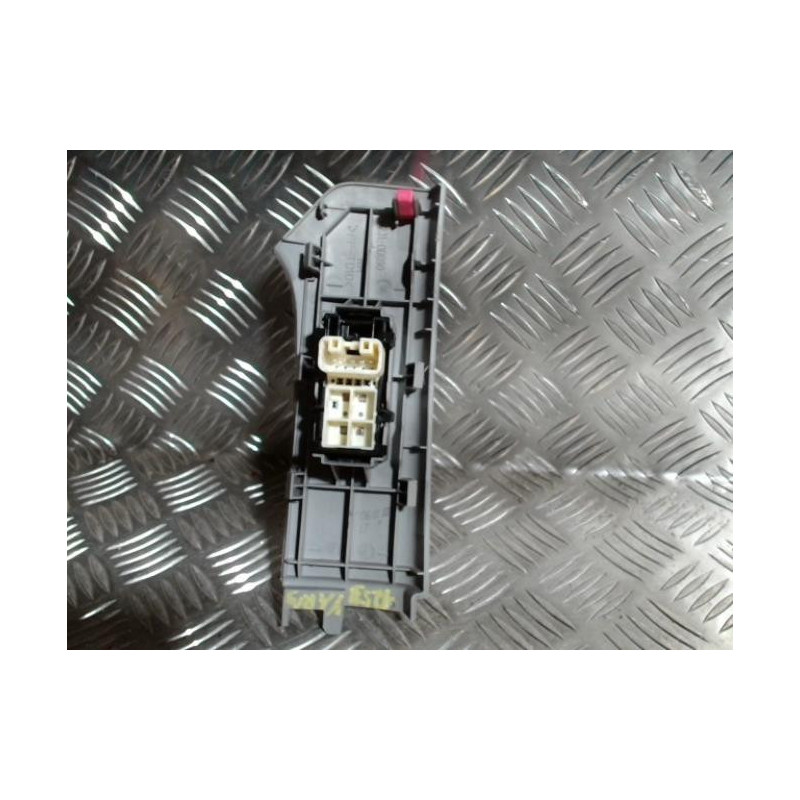 Interrupteur de leve vitre avant droit TOYOTA YARIS 2 PHASE 2 d’occasion
