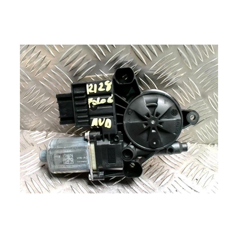 Moteur leve vitre avant droit VOLKSWAGEN POLO 6 PHASE 1 d’occasion