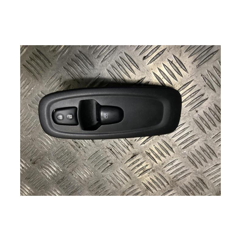Interrupteur de leve vitre avant droit RENAULT KADJAR PHASE 1 d’occasion