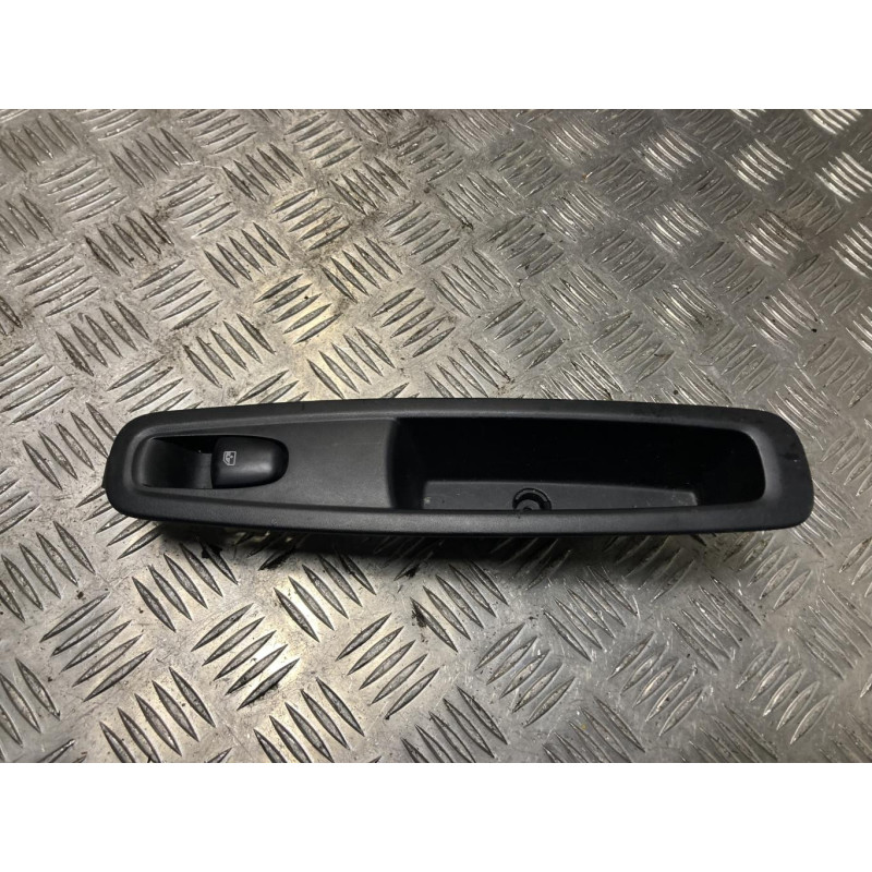 Interrupteur de leve vitre arriere droit RENAULT KADJAR PHASE 1 d’occasion