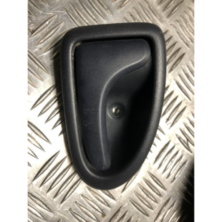 Poignee interieur avant gauche RENAULT CLIO 2 PHASE 1 d’occasion