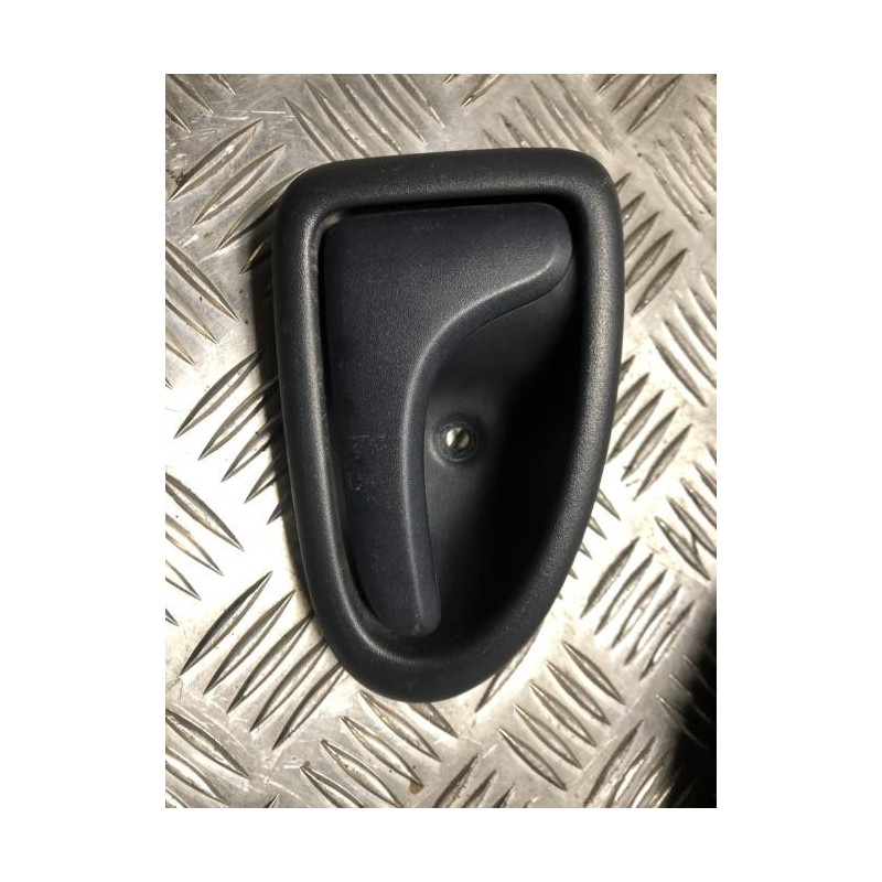 Poignee interieur avant gauche RENAULT CLIO 2 PHASE 1 d’occasion