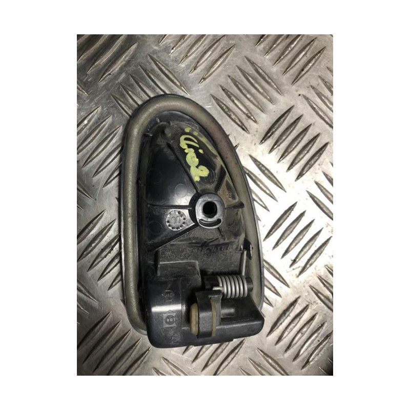 Poignee interieur avant gauche RENAULT CLIO 2 PHASE 1 d’occasion