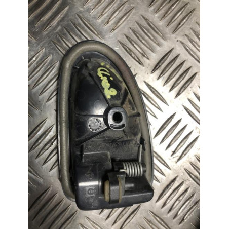 Poignee interieur avant gauche RENAULT CLIO 2 PHASE 1 d’occasion