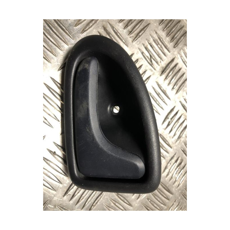 Poignee interieur avant droit RENAULT CLIO 2 PHASE 1 d’occasion