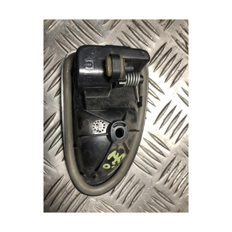 Poignee interieur avant droit RENAULT CLIO 2 PHASE 1 d’occasion