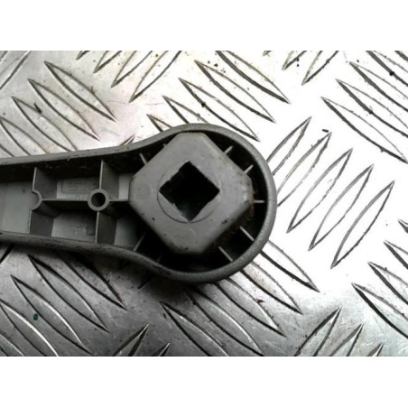 Manivelle de leve vitre RENAULT TWINGO 1 PHASE 3 d’occasion