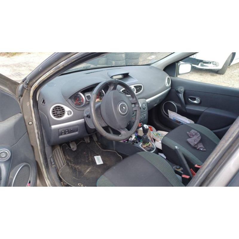 Poignee interieur arriere droit RENAULT CLIO 3 PHASE 1 d’occasion