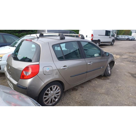 Poignee interieur arriere droit RENAULT CLIO 3 PHASE 1 d’occasion