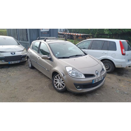 Poignee interieur arriere droit RENAULT CLIO 3 PHASE 1 d’occasion