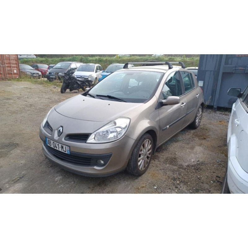 Poignee interieur arriere droit RENAULT CLIO 3 PHASE 1 d’occasion