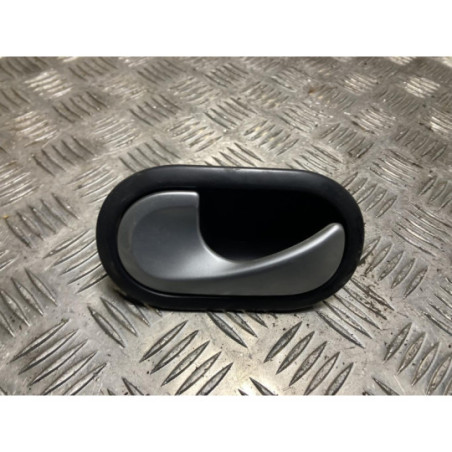 Poignee interieur avant gauche RENAULT CLIO 3 PHASE 1 d’occasion