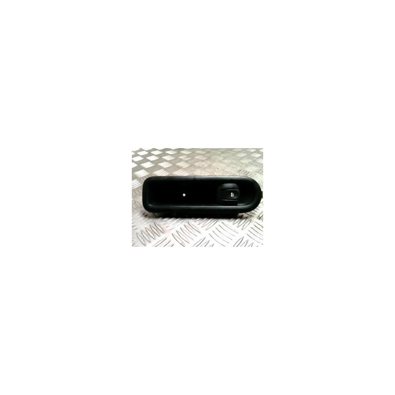 Interrupteur de leve vitre avant droit RENAULT TWINGO 2 PHASE 2 d’occasion