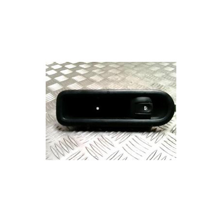 Interrupteur de leve vitre avant droit RENAULT TWINGO 2 PHASE 2 d’occasion