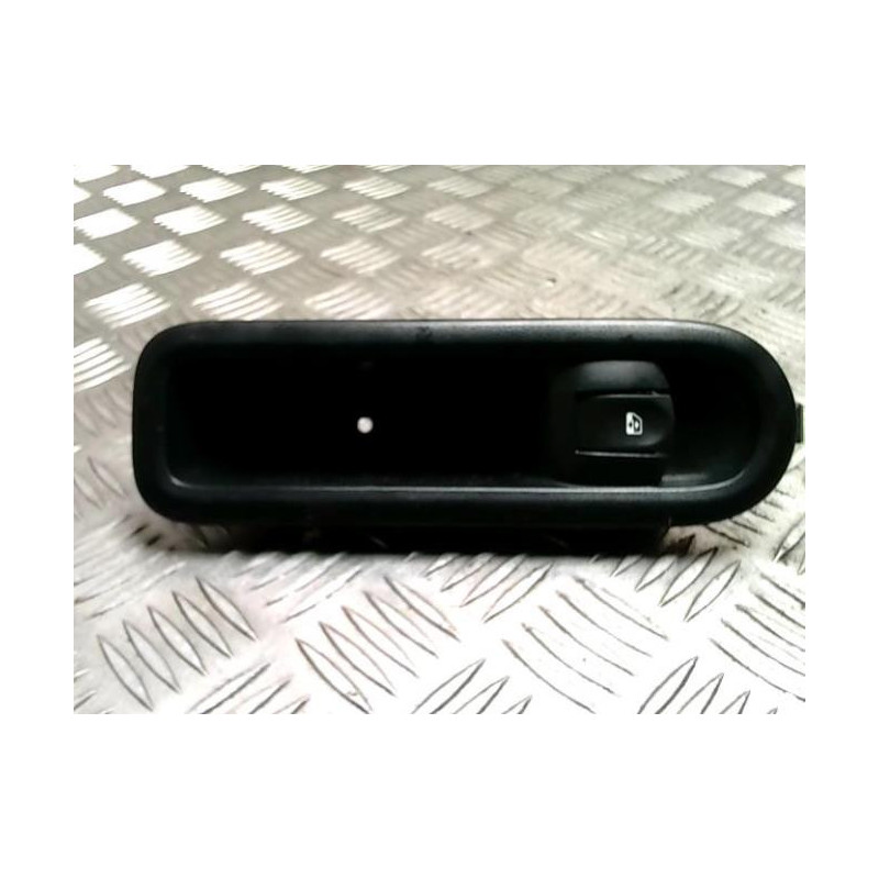 Interrupteur de leve vitre avant droit RENAULT TWINGO 2 PHASE 2 d’occasion