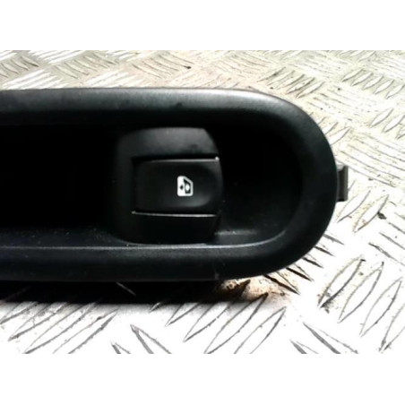Interrupteur de leve vitre avant droit RENAULT TWINGO 2 PHASE 2 d’occasion
