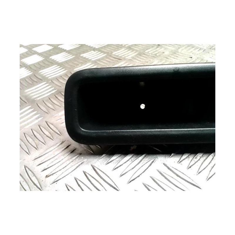 Interrupteur de leve vitre avant droit RENAULT TWINGO 2 PHASE 2 d’occasion