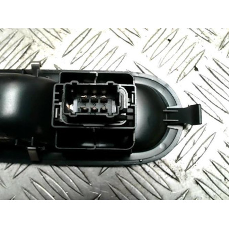 Interrupteur de leve vitre avant droit RENAULT TWINGO 2 PHASE 2 d’occasion