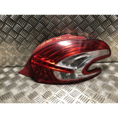 Feu arriere principal droit (feux) PEUGEOT 208 1 PHASE 1 d’occasion