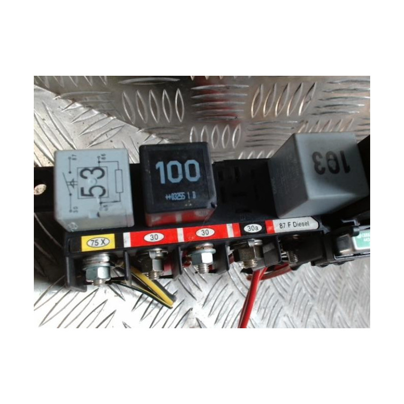 Porte fusible VOLKSWAGEN GOLF 4 d’occasion