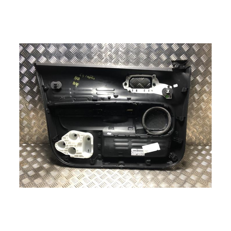 Panneau de porte avant droit CITROEN C4 CACTUS d’occasion