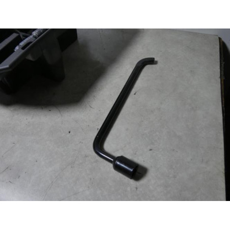 Cric (Ensemble depannage) PEUGEOT 208 1 PHASE 1 d’occasion