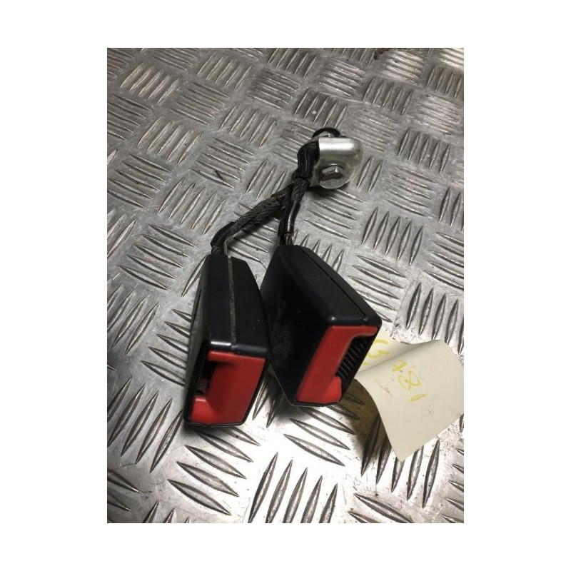 Attache ceinture arriere centrale VOLKSWAGEN POLO 5 PHASE 1 d’occasion