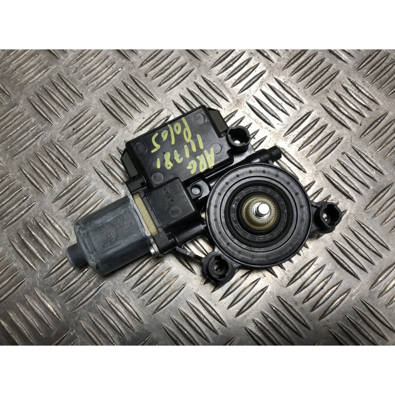 Moteur leve vitre arriere gauche VOLKSWAGEN POLO 5 PHASE 1 d’occasion