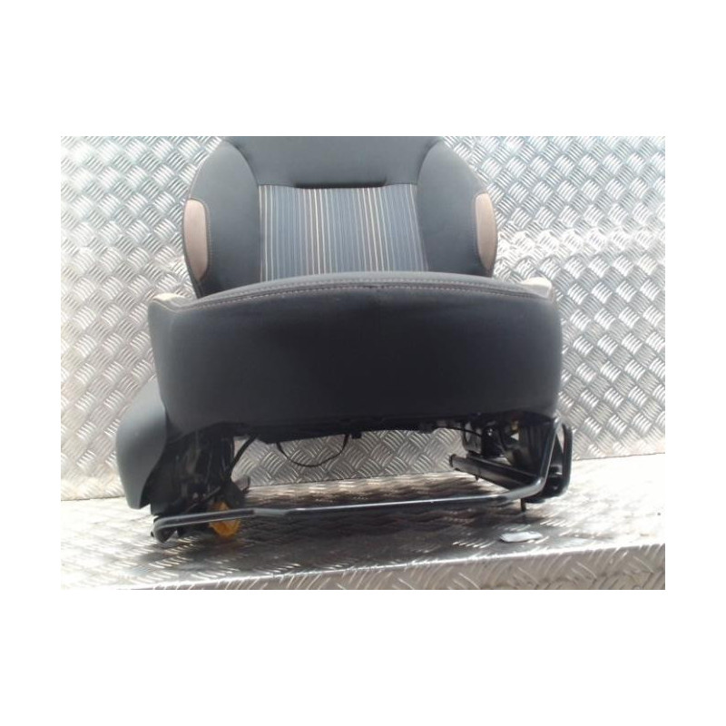 Siege avant droit PEUGEOT 208 1 PHASE 1 d’occasion