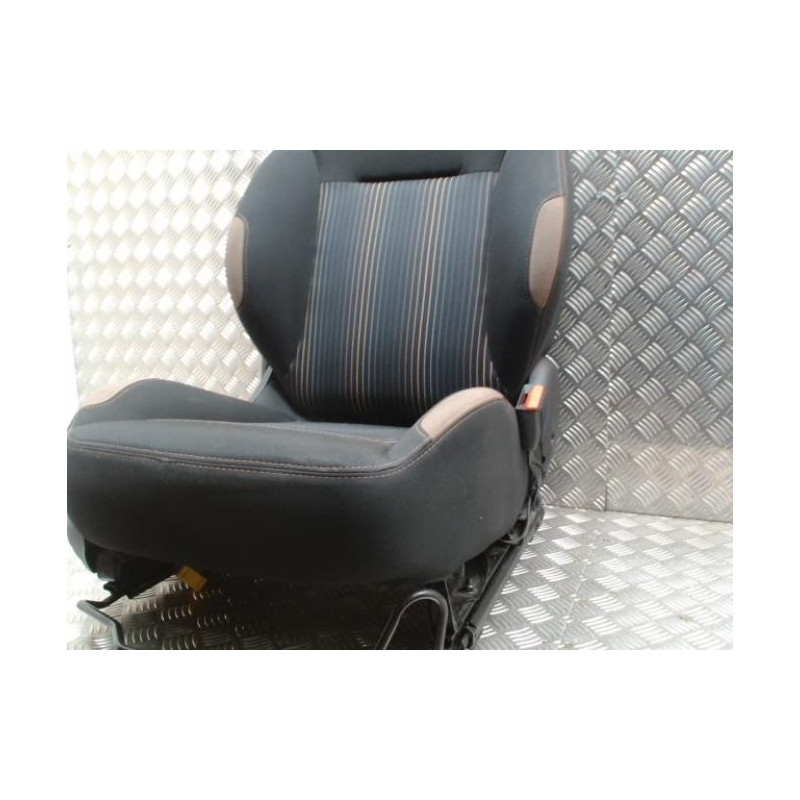 Siege avant droit PEUGEOT 208 1 PHASE 1 d’occasion